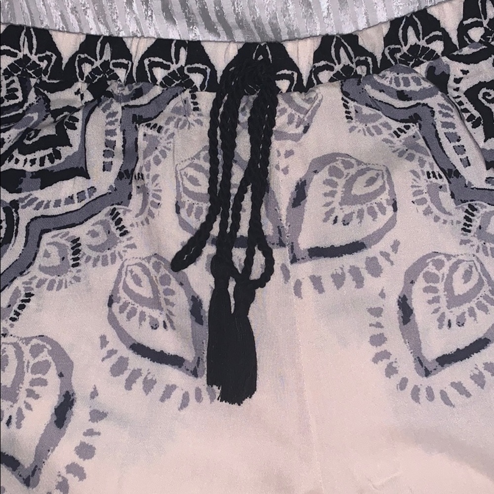 Patterned shorts - Picture 2 of 3